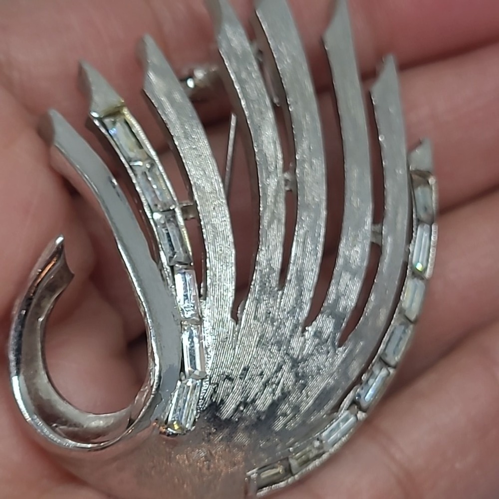 Vintage‎ Trifari Brooch Silver Baguette Rhinestone Brushed Fan Pin Rare